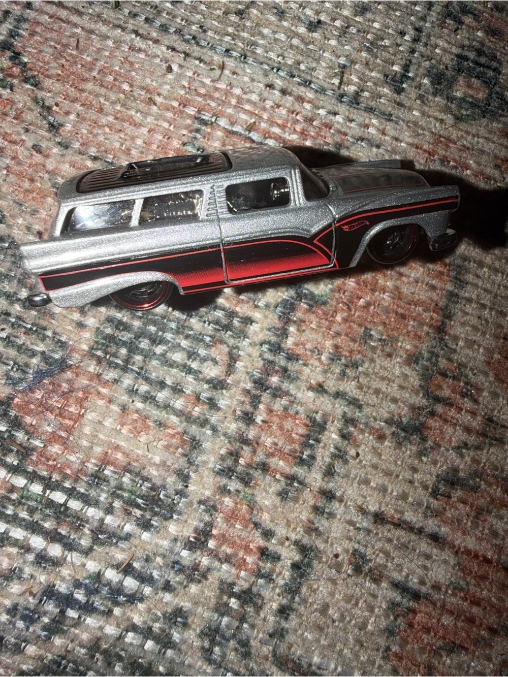 Hot Wheels HW 2002 8 Crate Silver Red Black Station Wagon Toy Car